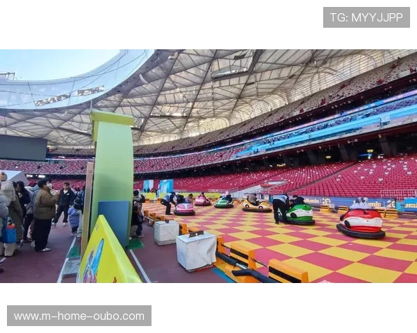 超高清显示矩阵在场馆内广泛布局 强化了沉浸式赛事的冲击力 超高清显示矩阵在场馆内广泛布局 强化了沉浸式赛事的冲击力